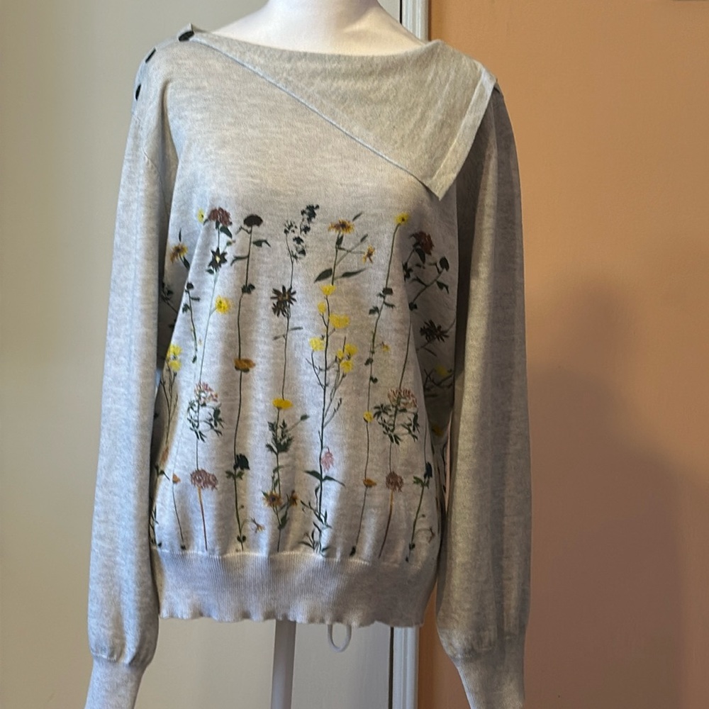 XXL long sleeve grey sweater with flower design. (Brand new) Runs small